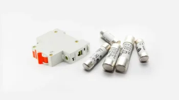 Faut-il changer ses porte-fusibles par des disjoncteurs ?